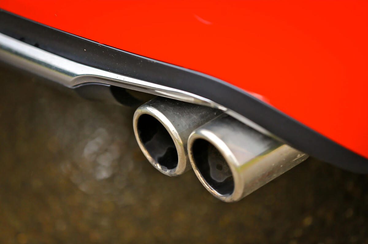 Peugeot 208 GTi twin exhaust