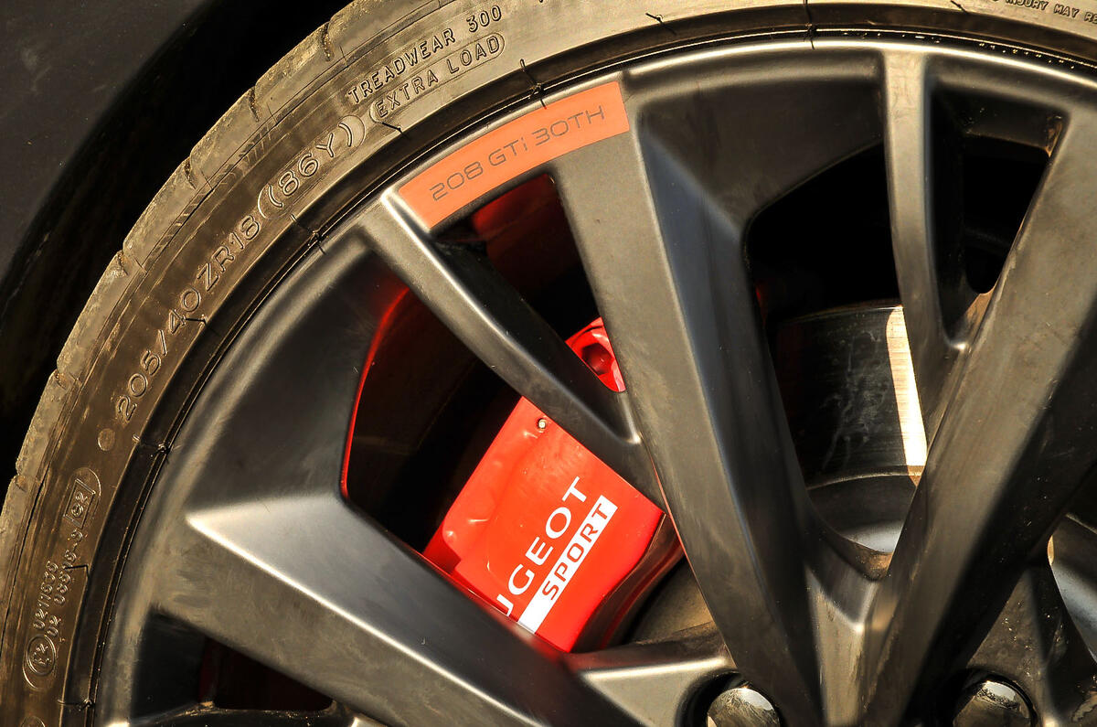 Peugeot 208 GTi red calipers