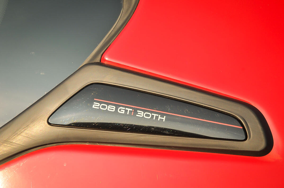 Peugeot 208 GTi 30th badging