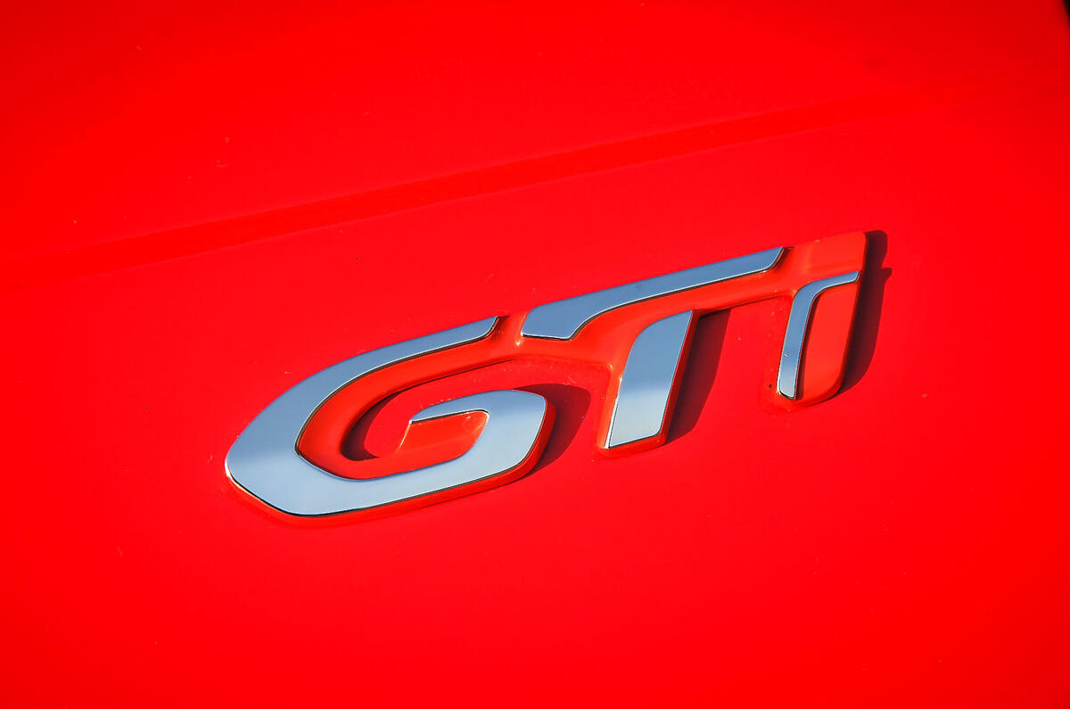 Peugeot 208 GTi badging