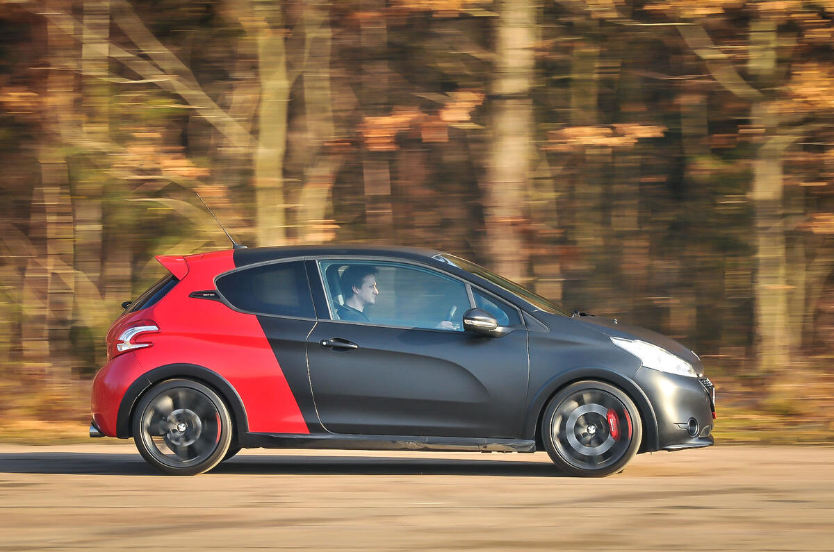 Peugeot 208 GTi side profile
