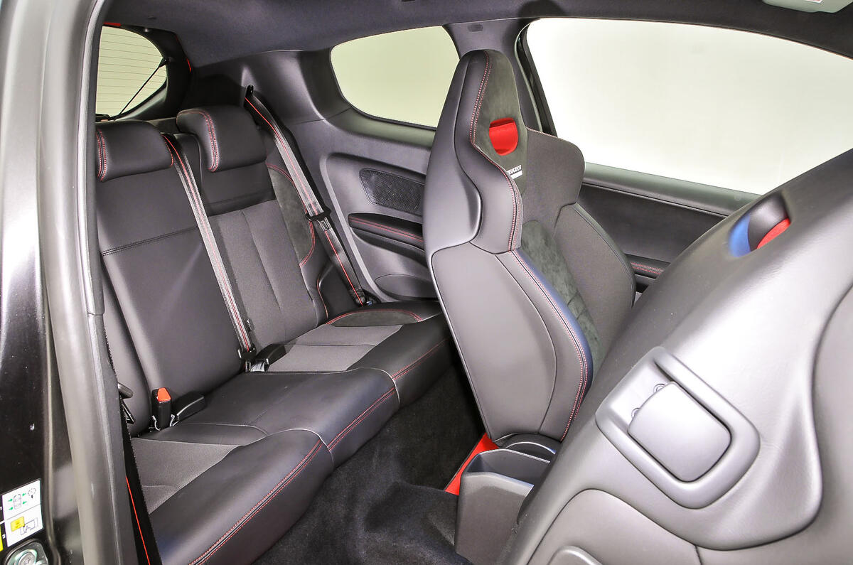 Peugeot 208 GTi 30th rear seats