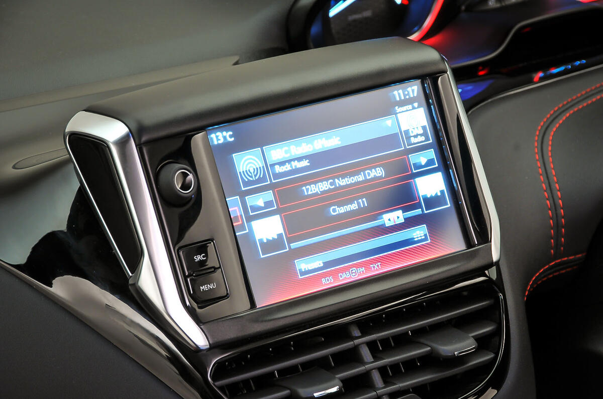 Peugeot 208 GTi infotainment system