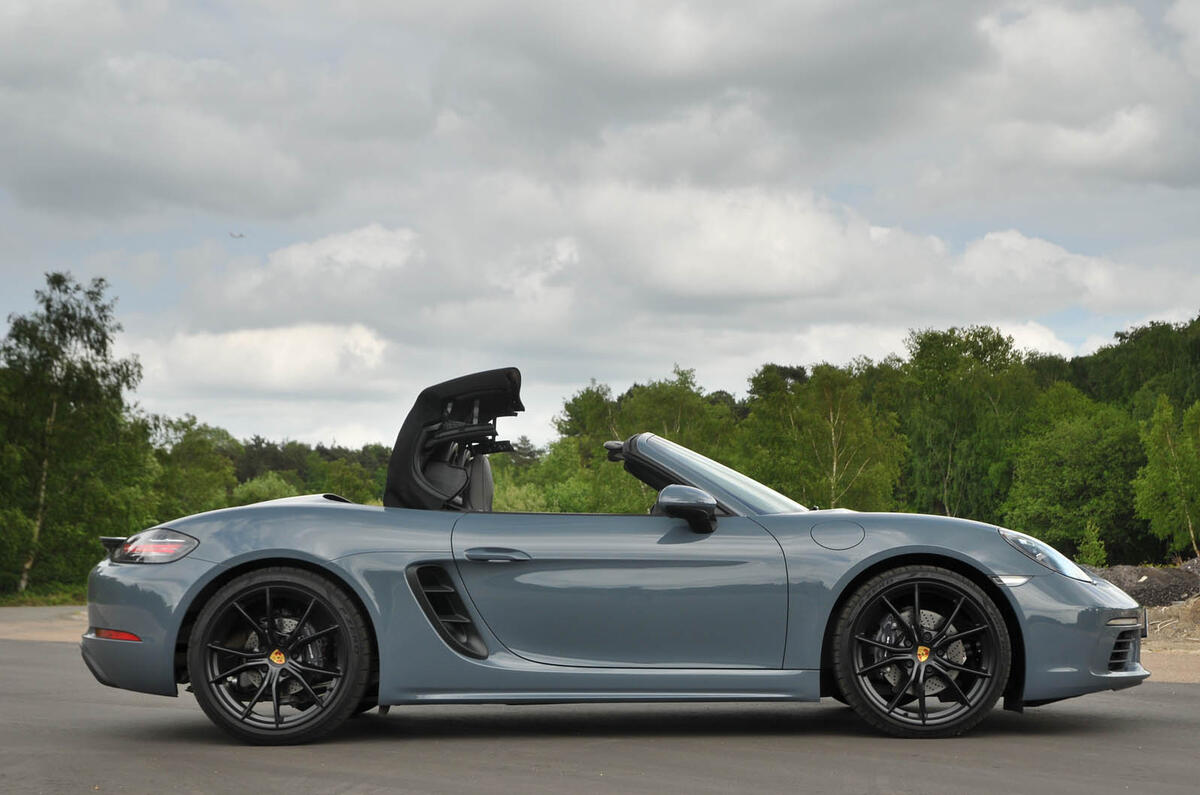 Porsche 718 Boxster roof opening