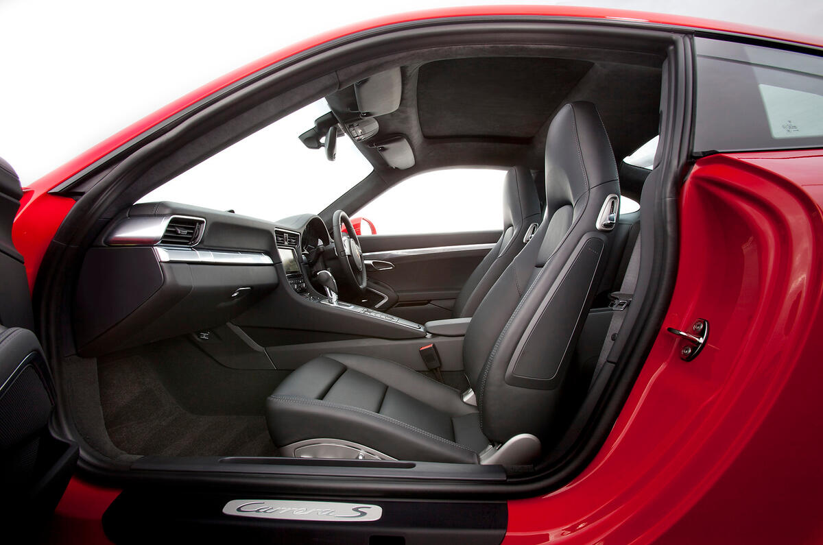 Porsche 911 sport seats