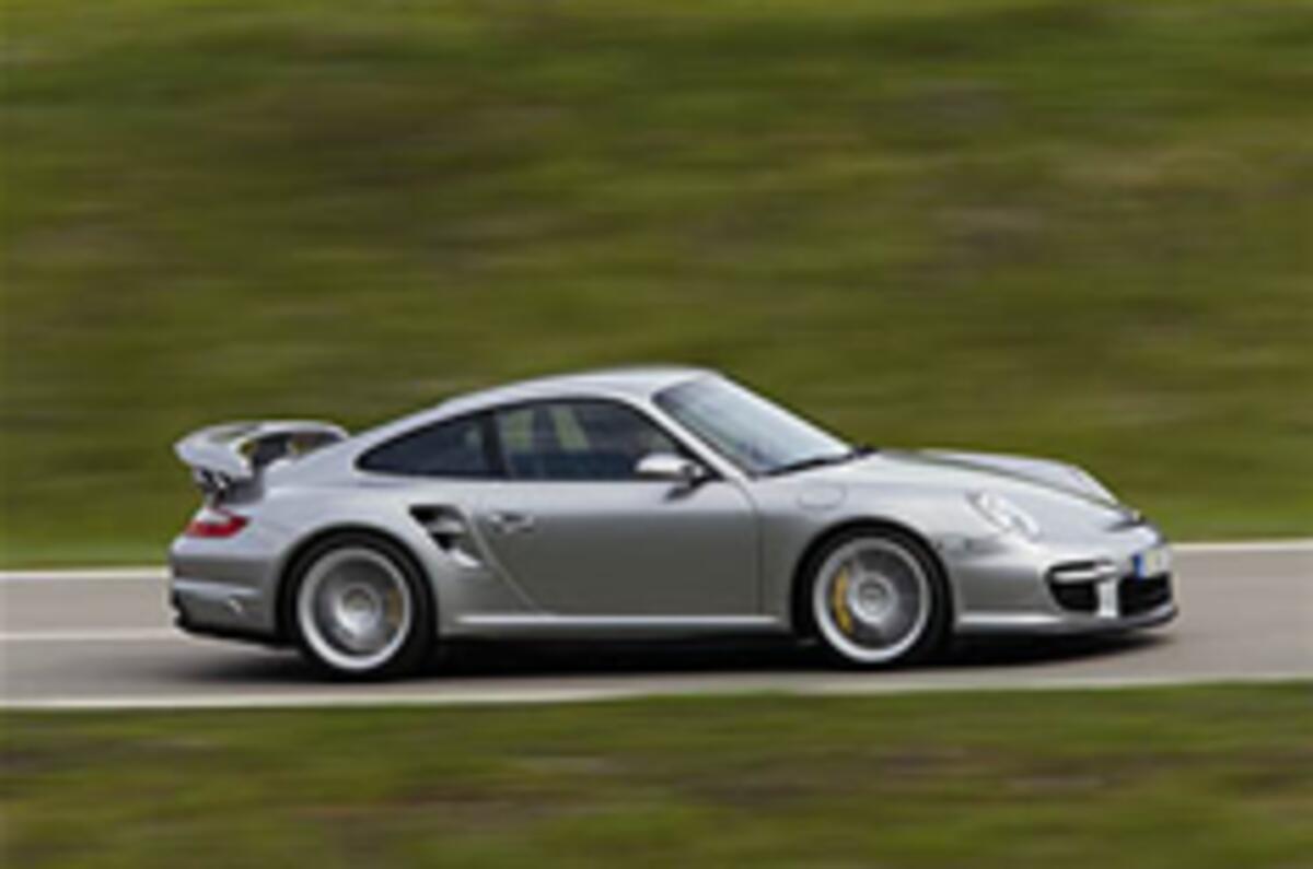 On video: 911 GT2 vs Z06