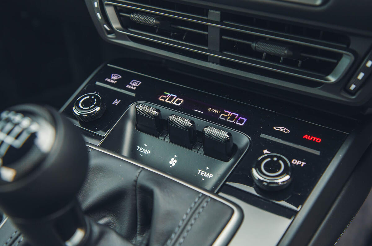 porsche 911 carerra t review 2023 17 controls porsche 911 carerra t review 2023 17 controls
