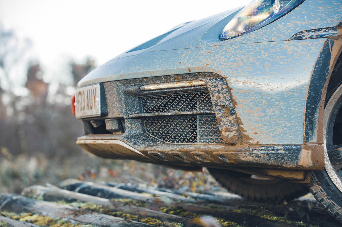 porsche 911 dakar review 2024 04 nose