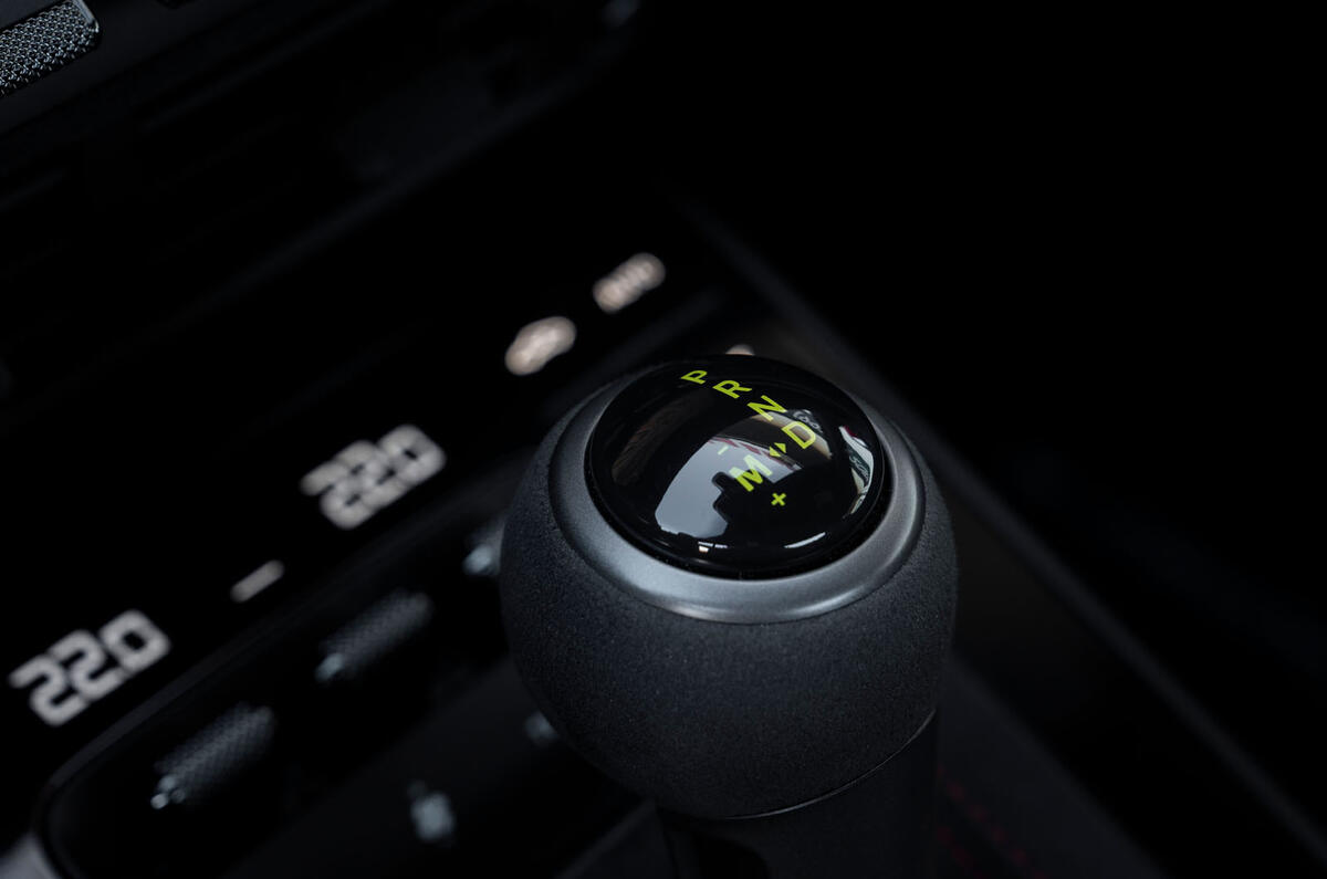 Porsche 911 GT3 review 2024 013 gearknob