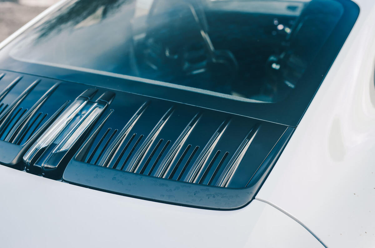 porsche 911 gts 992.2 2025 aero strakes 12