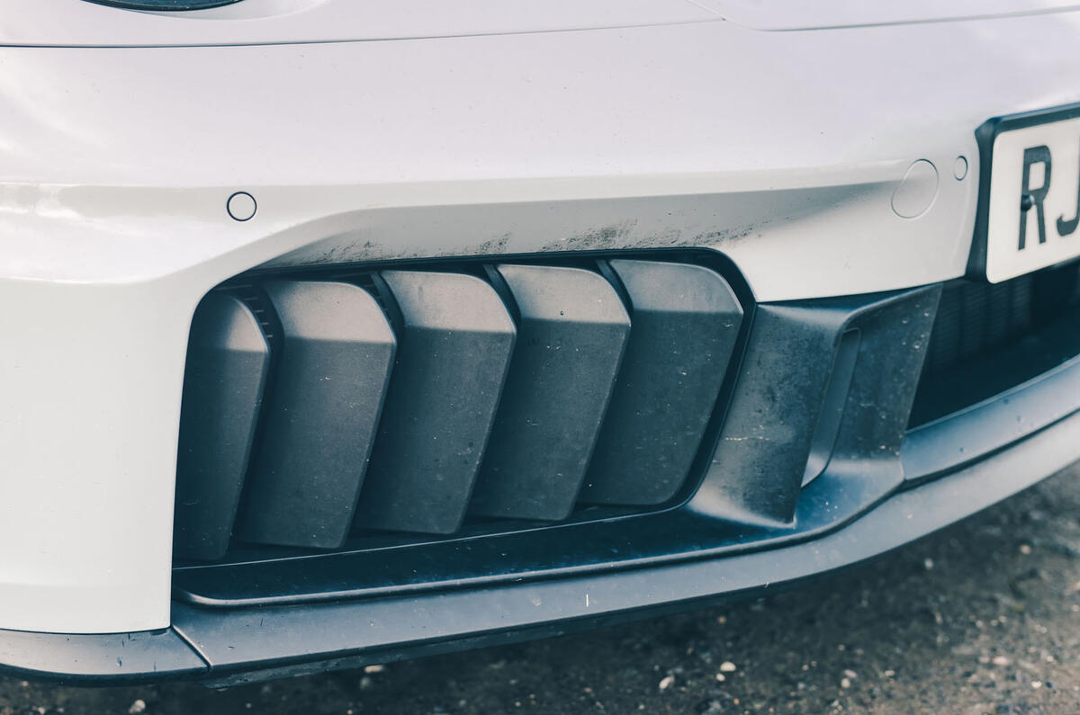 porsche 911 gts 992.2 2025 air intakes 6