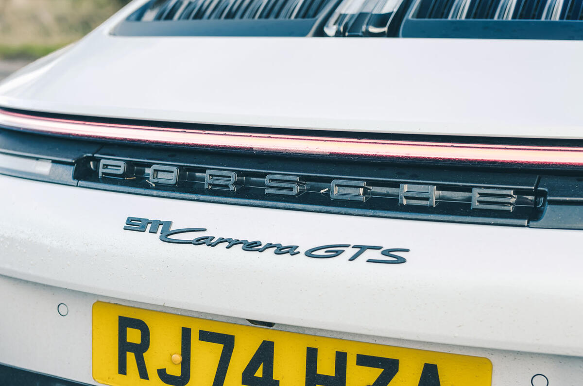 porsche 911 gts 992.2 2025 badge 11