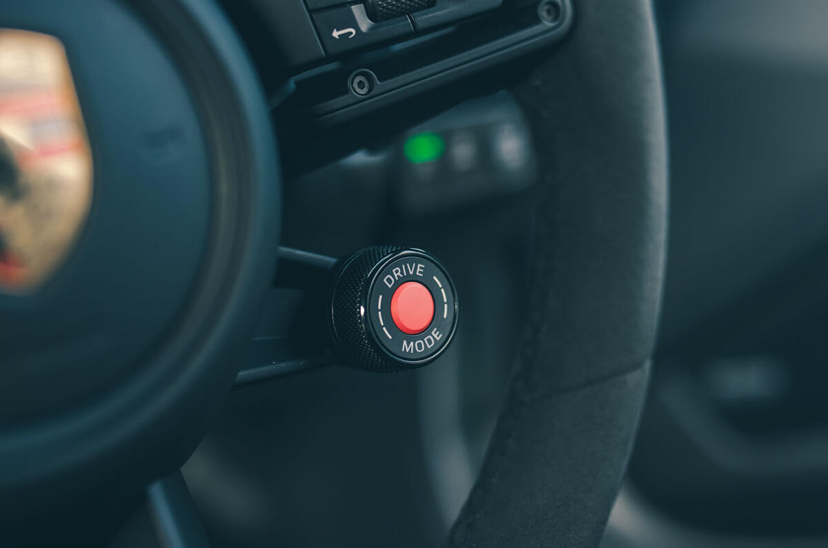 porsche 911 gts 992.2 2025 drive mode 36