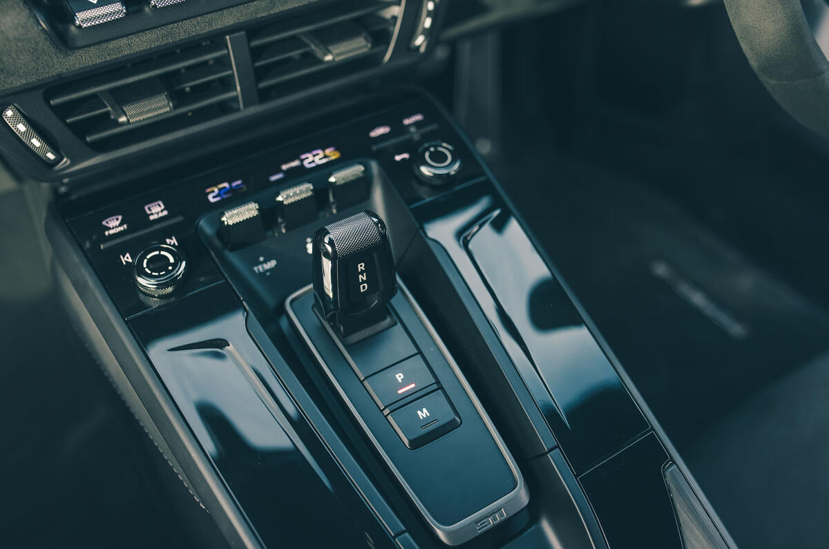 porsche 911 gts 992.2 2025 drive selector 42