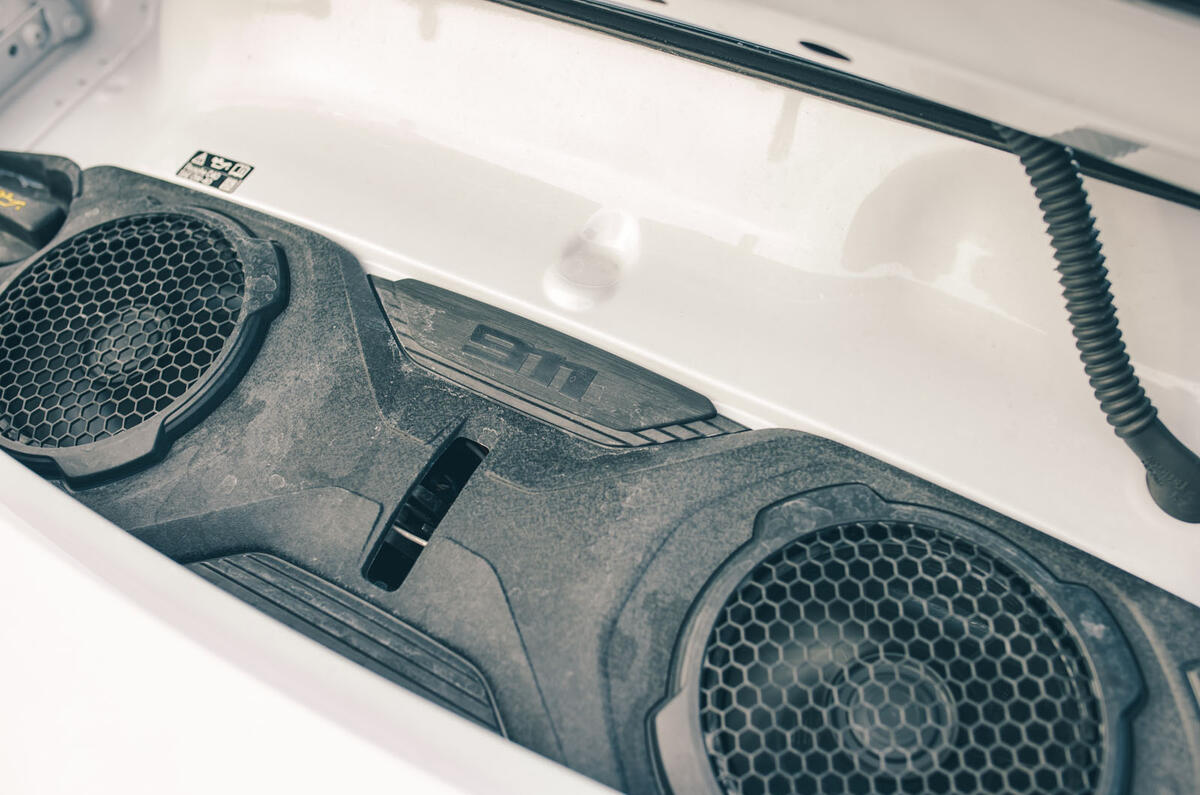 porsche 911 gts 992.2 2025 engine cover 44