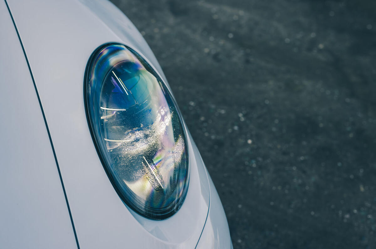 porsche 911 gts 992.2 2025 headlight 8