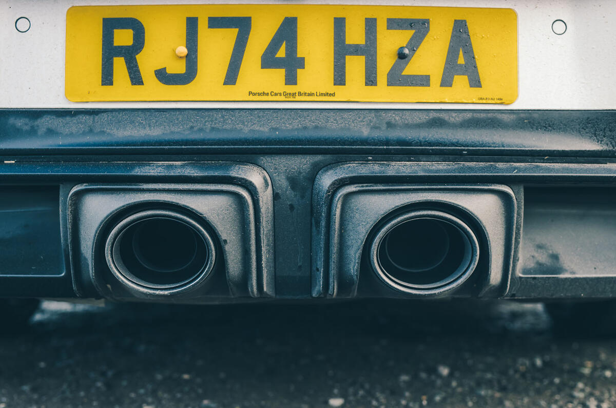 porsche 911 gts 992.2 2025 pipes 9