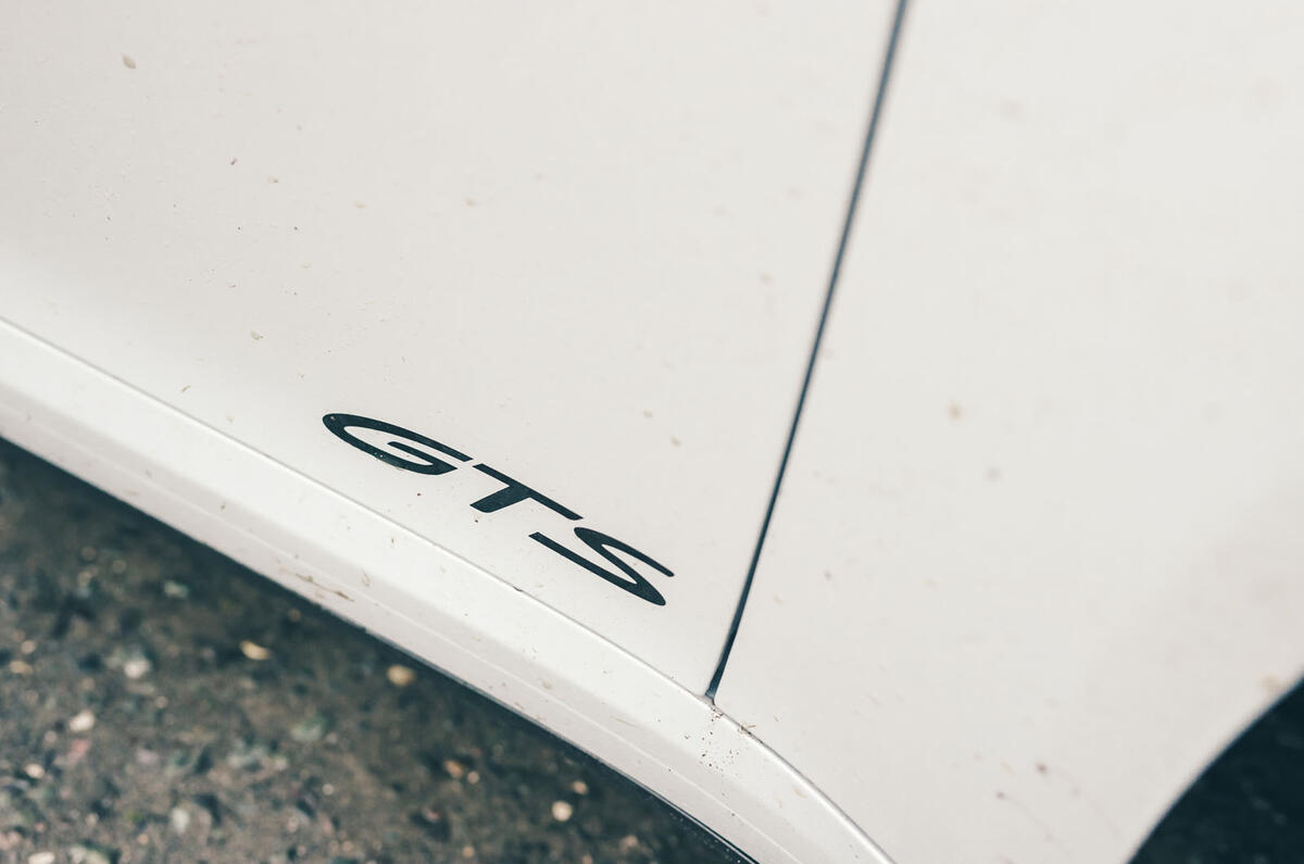 porsche 911 gts 992.2 2025 sill badge 13