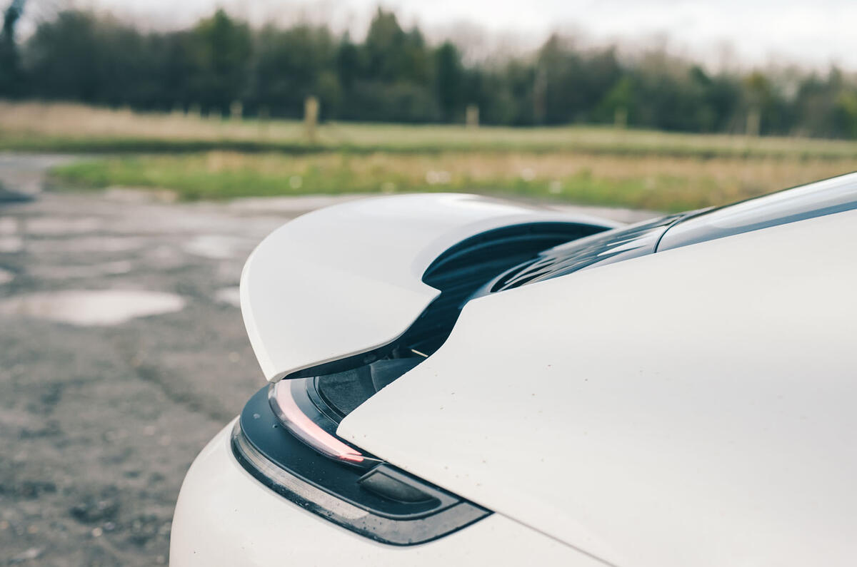 porsche 911 gts 992.2 2025 spoiler 15