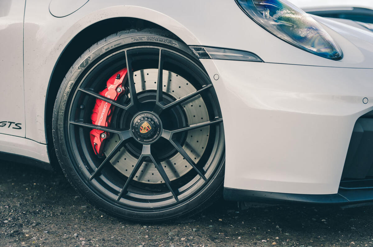 porsche 911 gts 992.2 2025 wheel 14