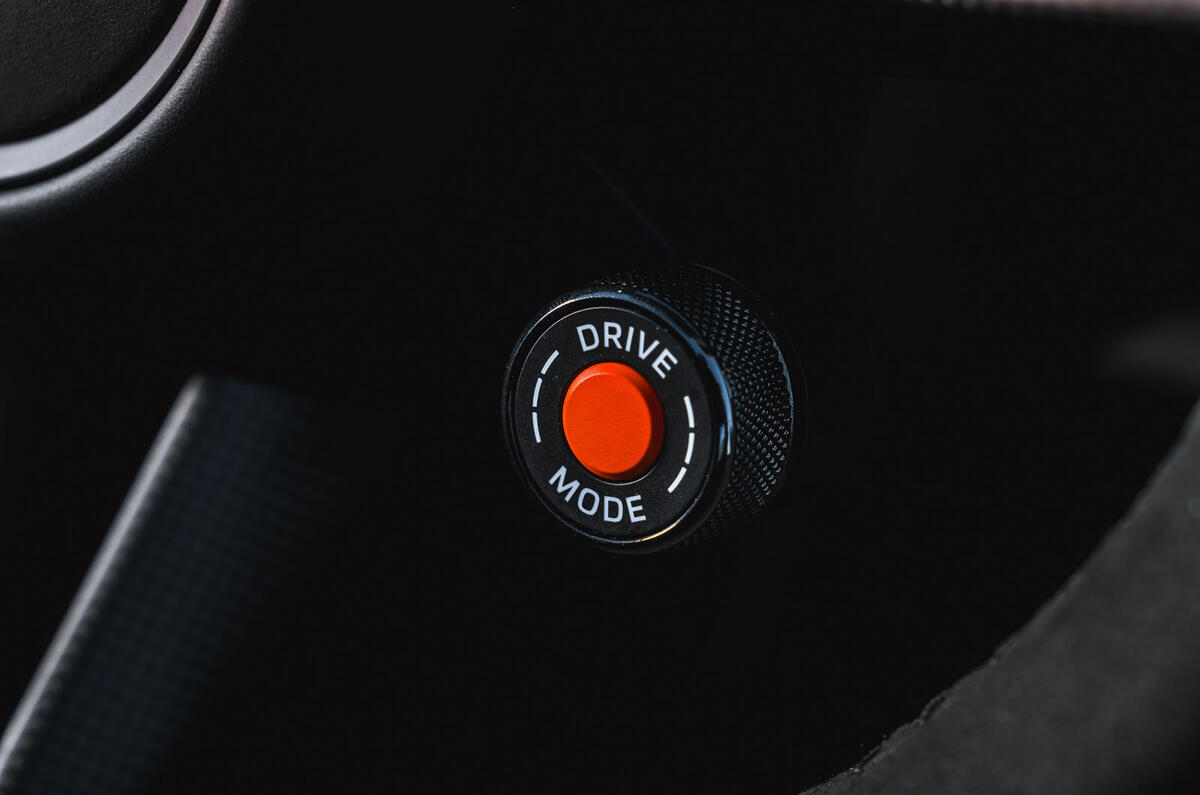 Porsche 911 GTS Cabriolet review 2026 012