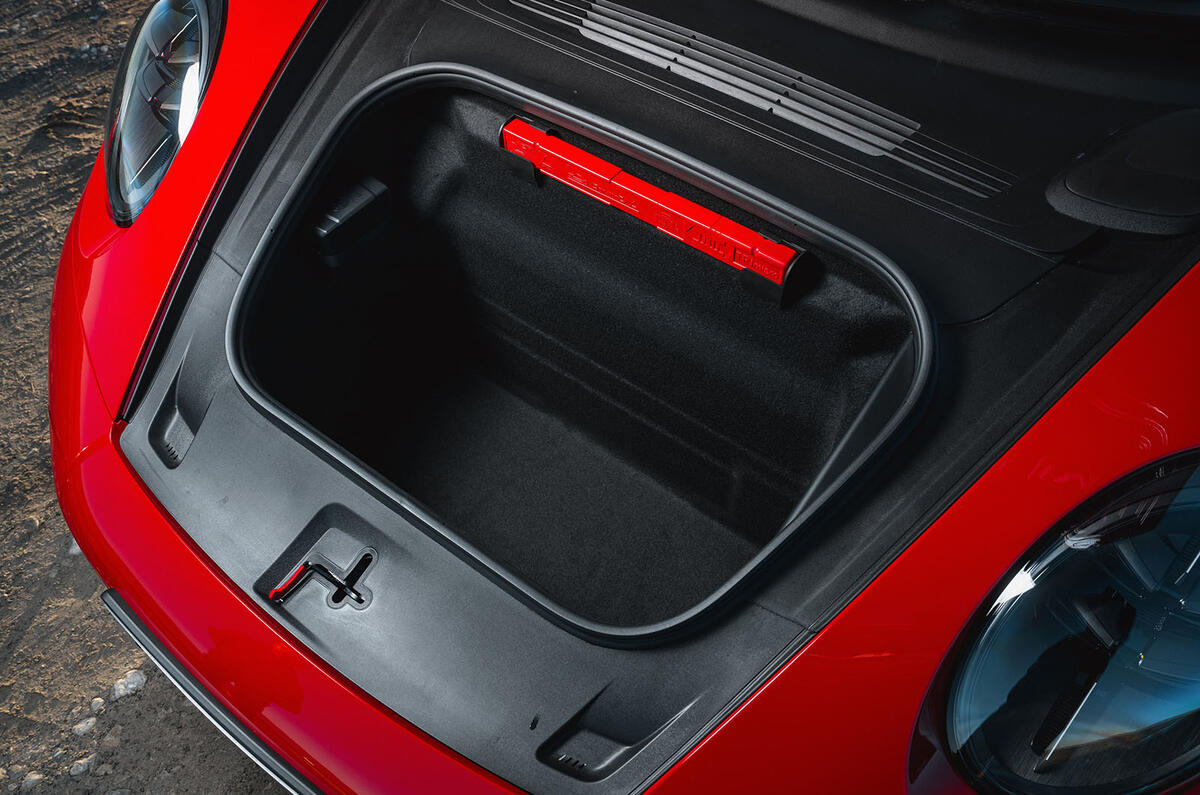 Porsche 911 GTS Cabriolet review 2026 020