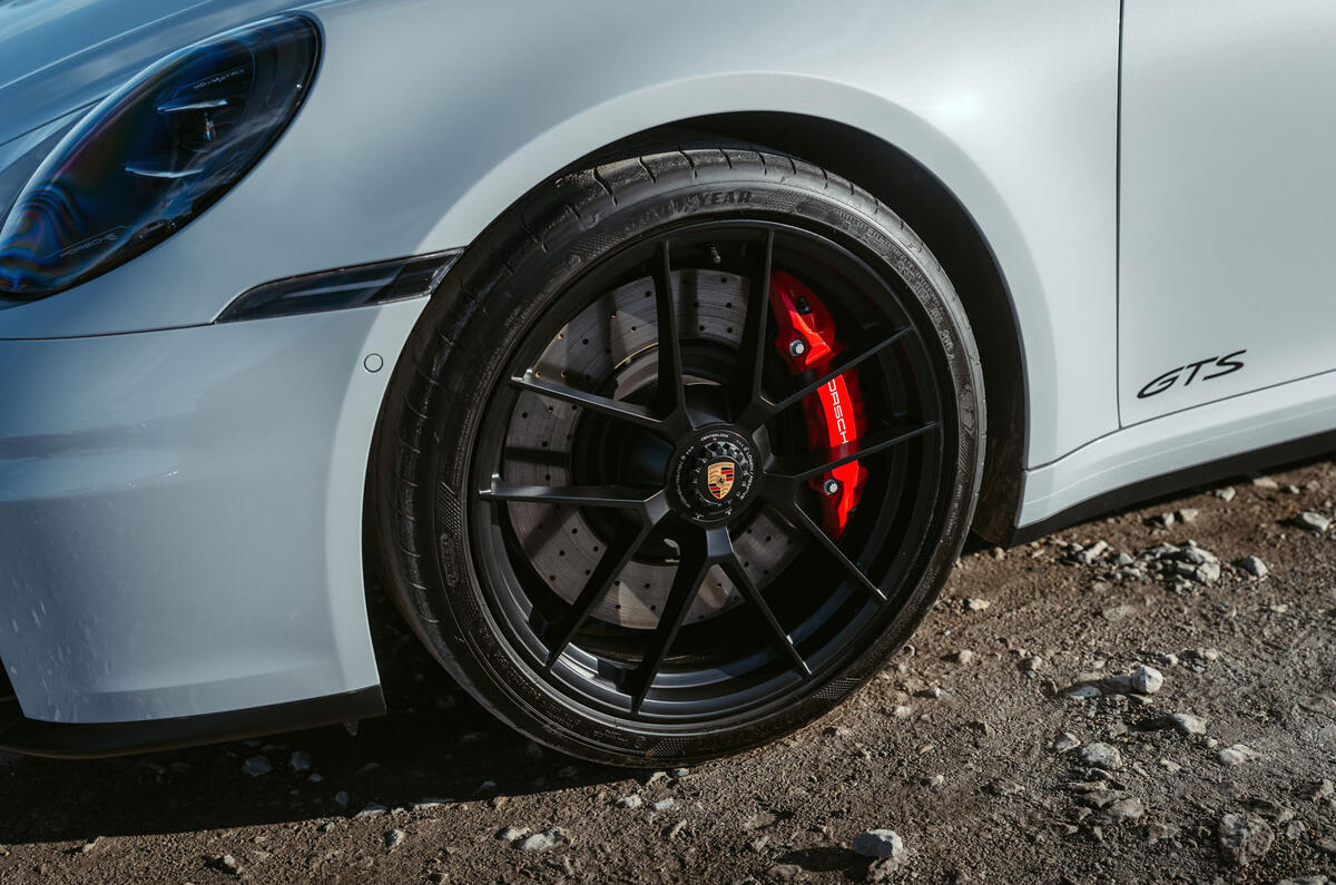 Porsche 911 GTS reveiw 2025 006