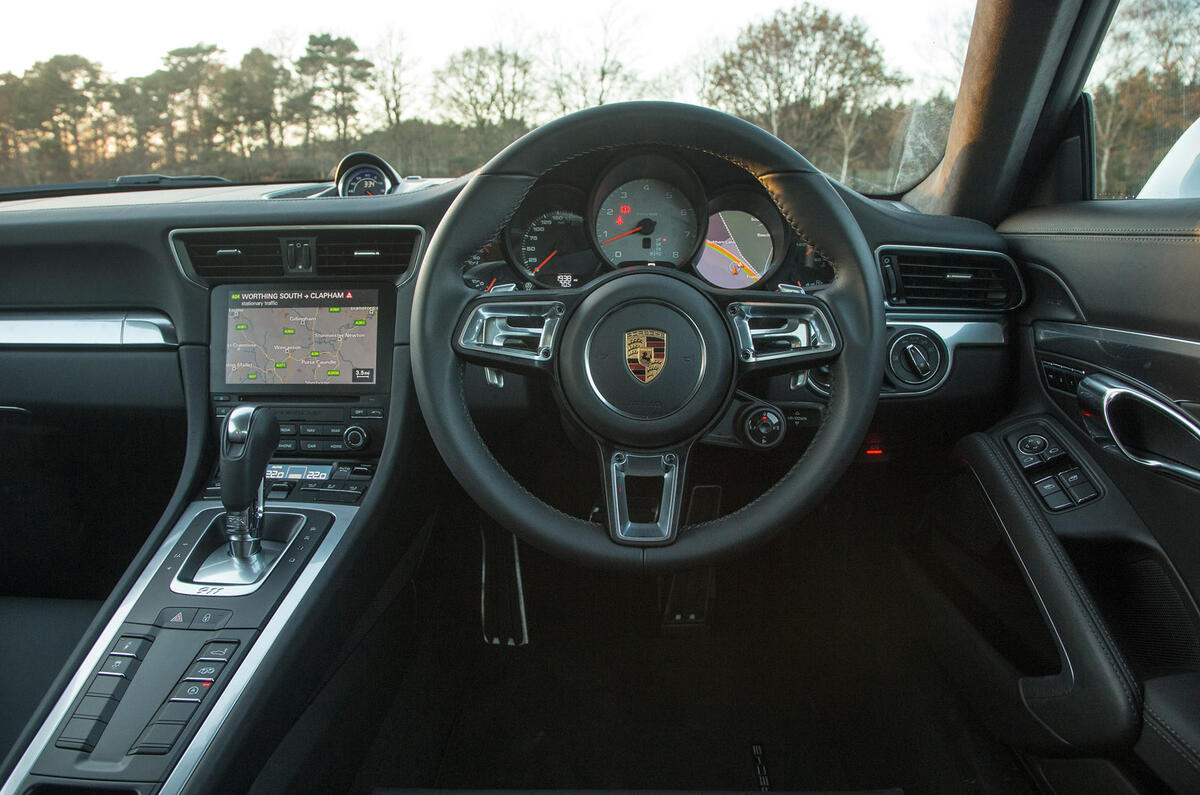 Porsche 911 dashboard
