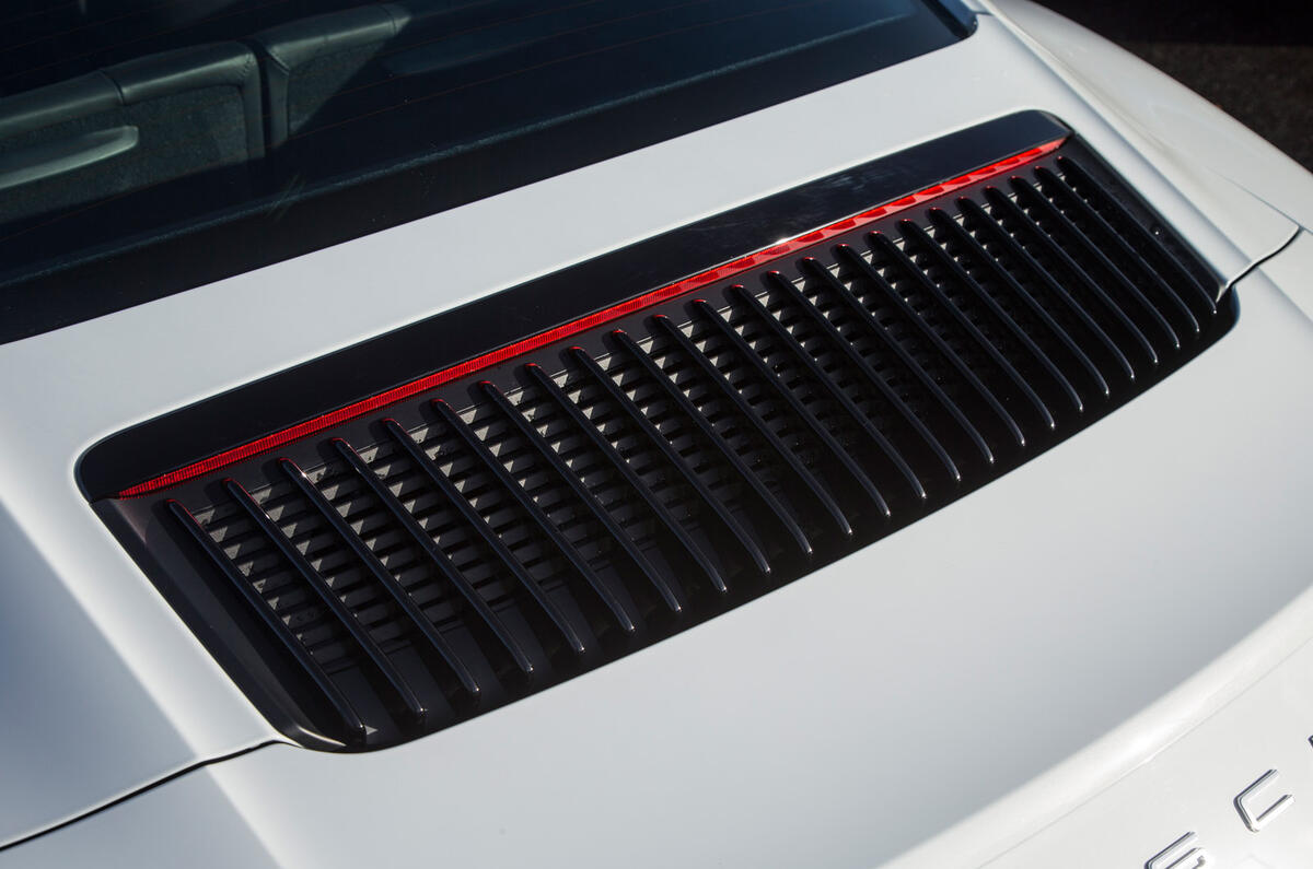 Porsche 911 engine ventilation