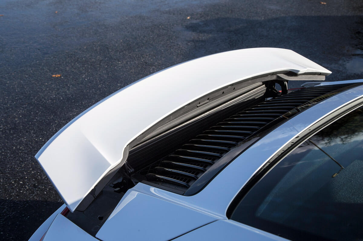 Porsche 911 rear pop-up wing