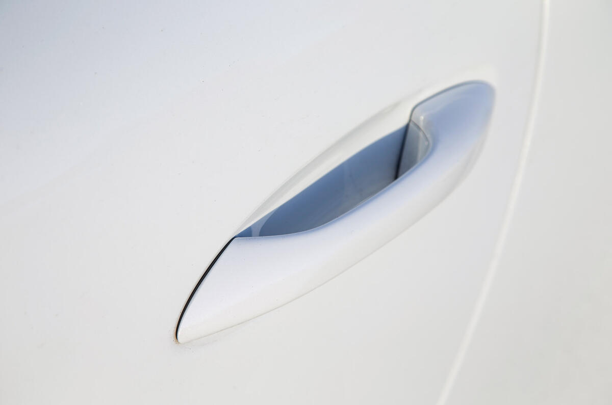 Porsche 911 door handle access