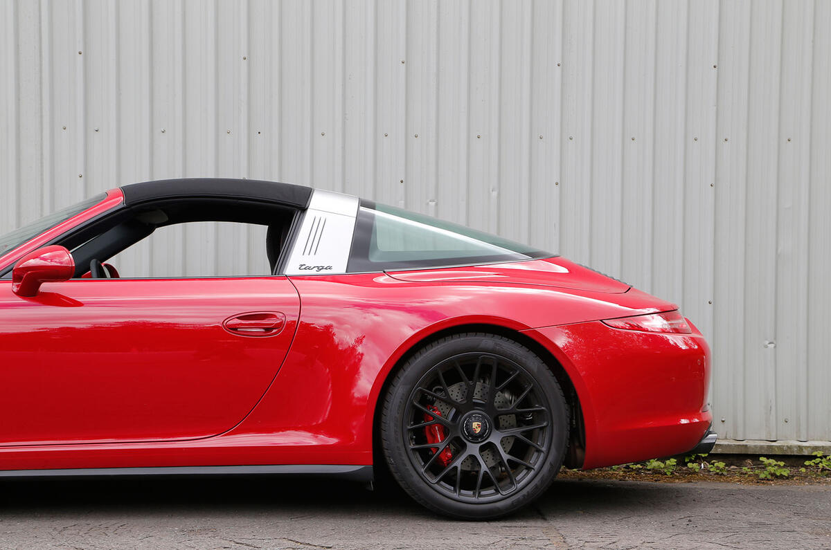Roof up 911 Targa 4 GTS