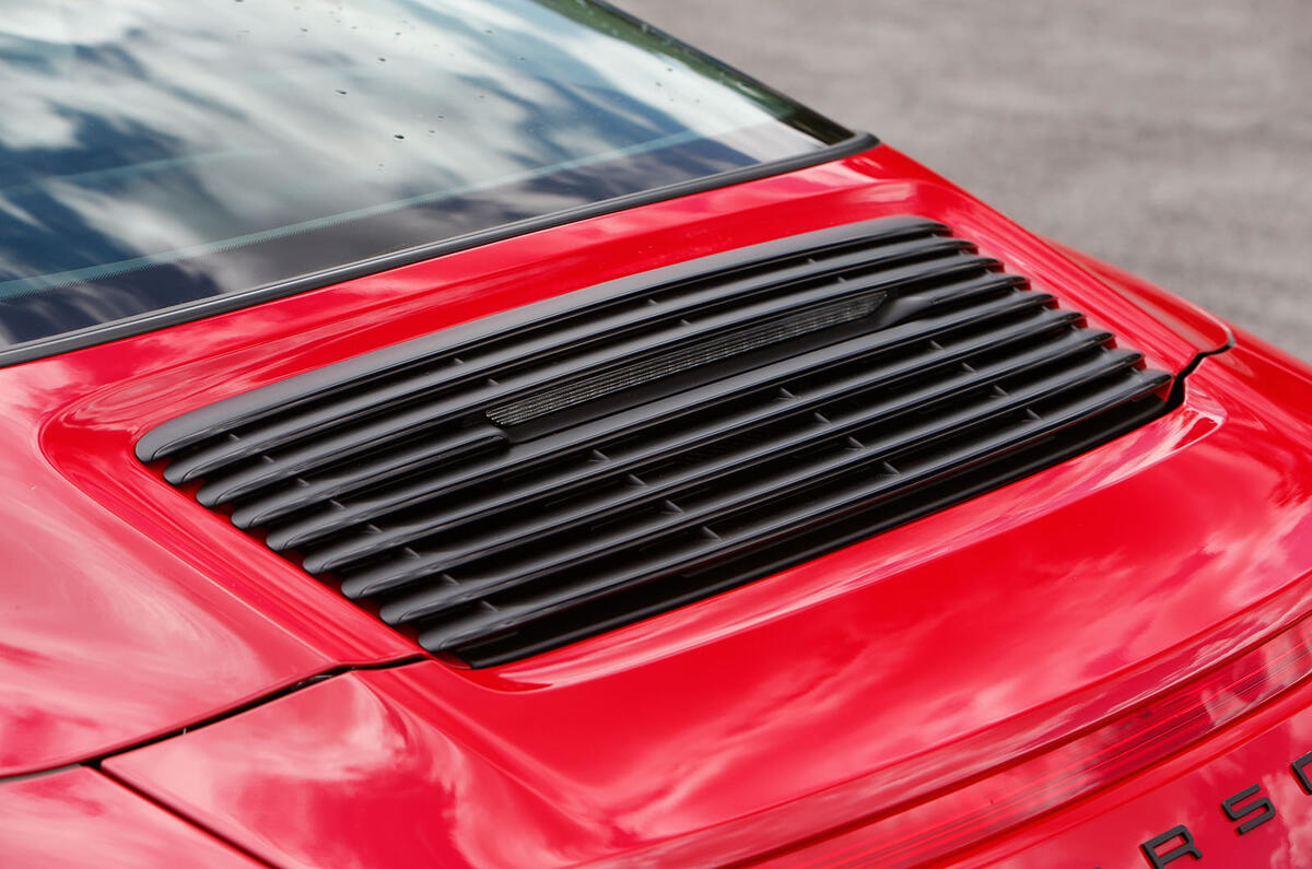 Porsche 911 Targa 4 GTS rear wing