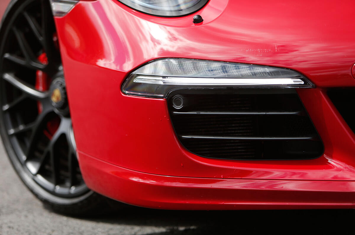 Porsche 911 Targa 4 GTS air intake