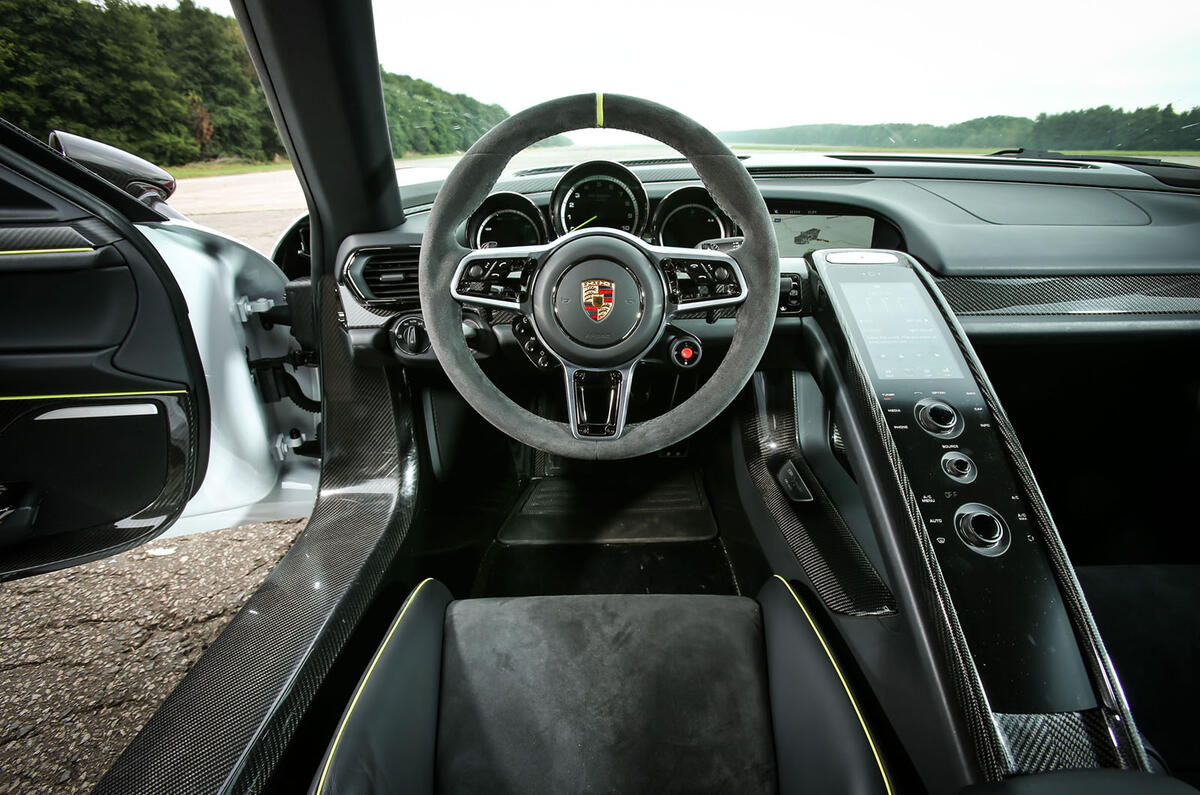 Porsche 918 Spyder 201... Porsche 918 Spyder Interior