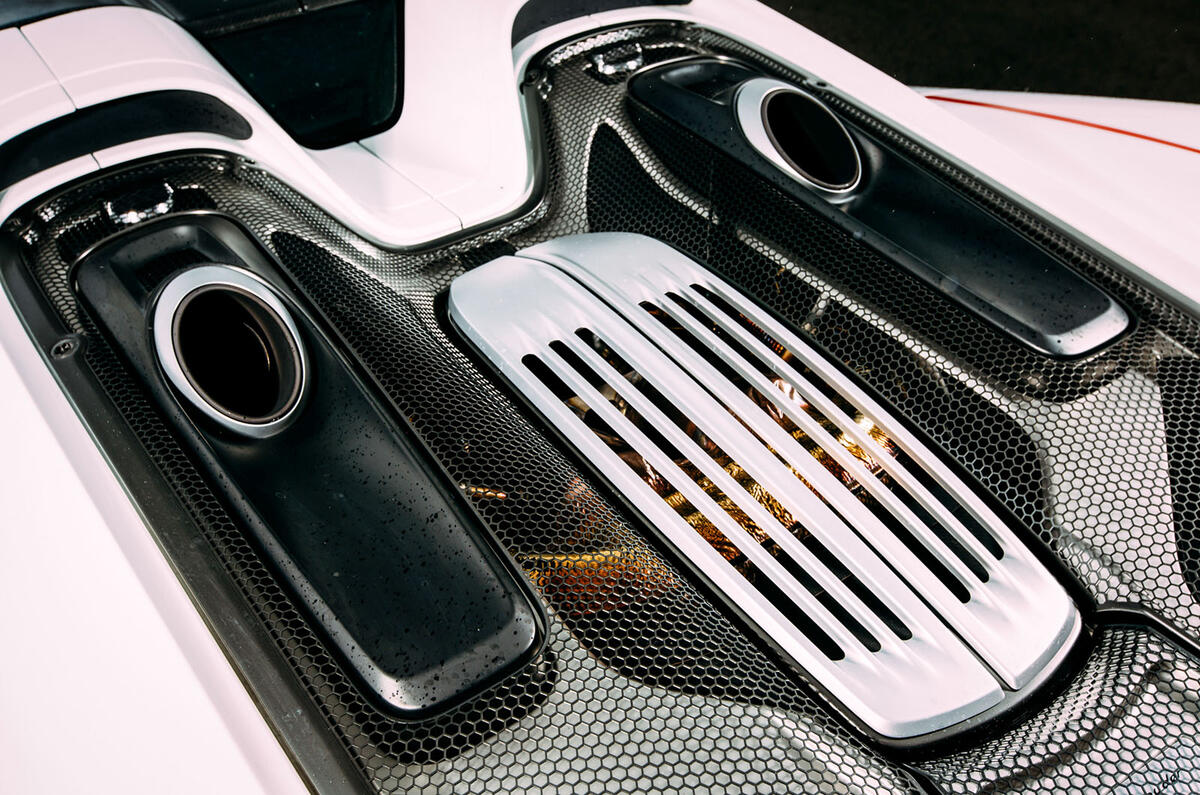 Porsche 918 Spyder Porsche 918 Spyder engine bay