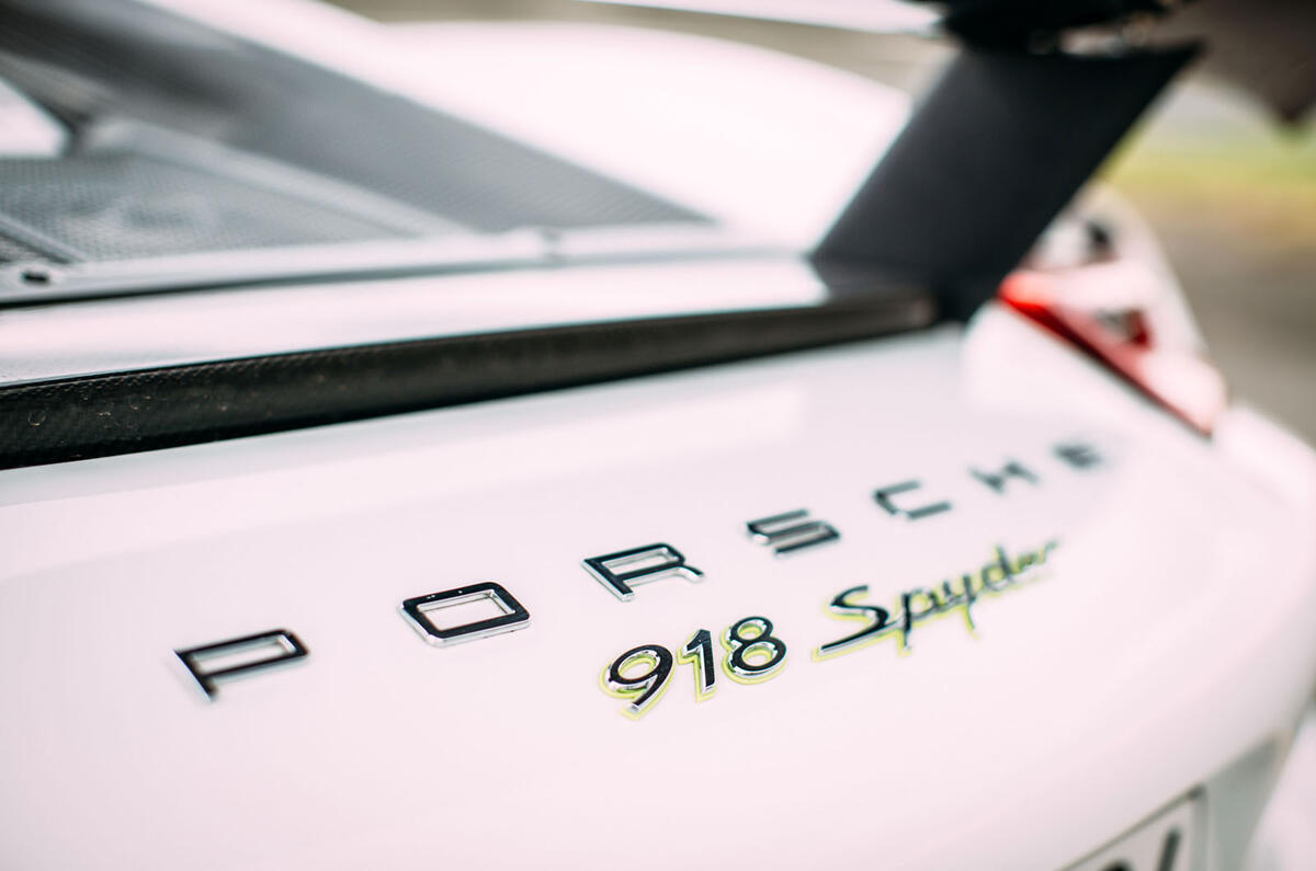 Porsche 918 Spyder Porsche 918 Spyder badging