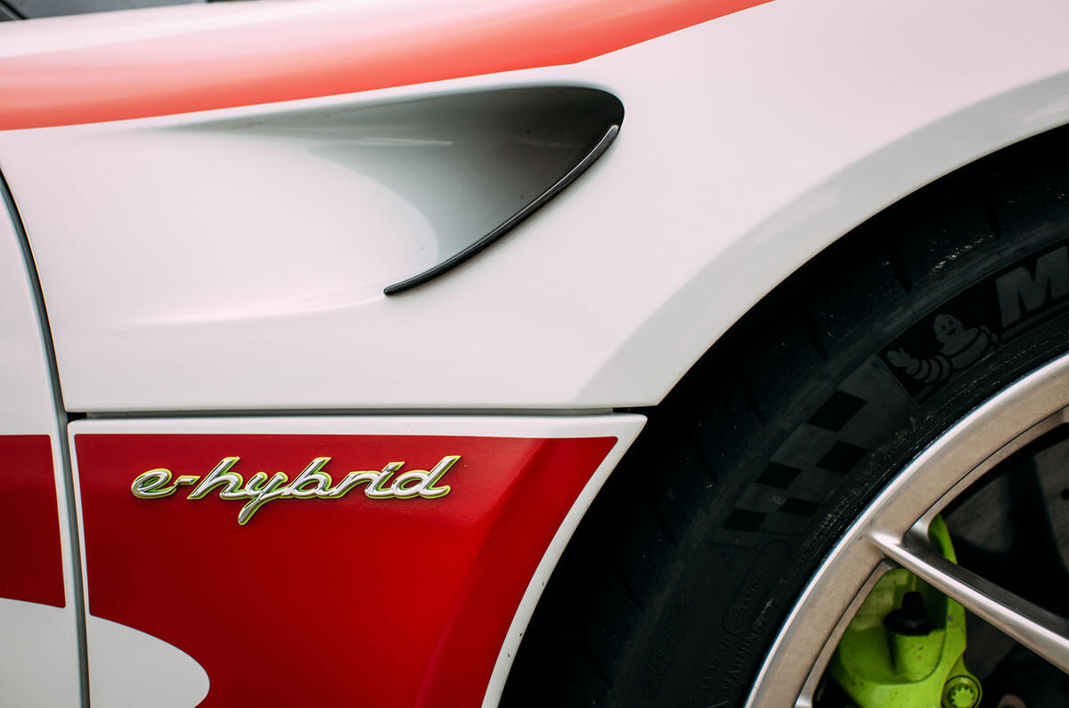 Porsche 918 Spyder Porsche 918 Spyder hybrid badging