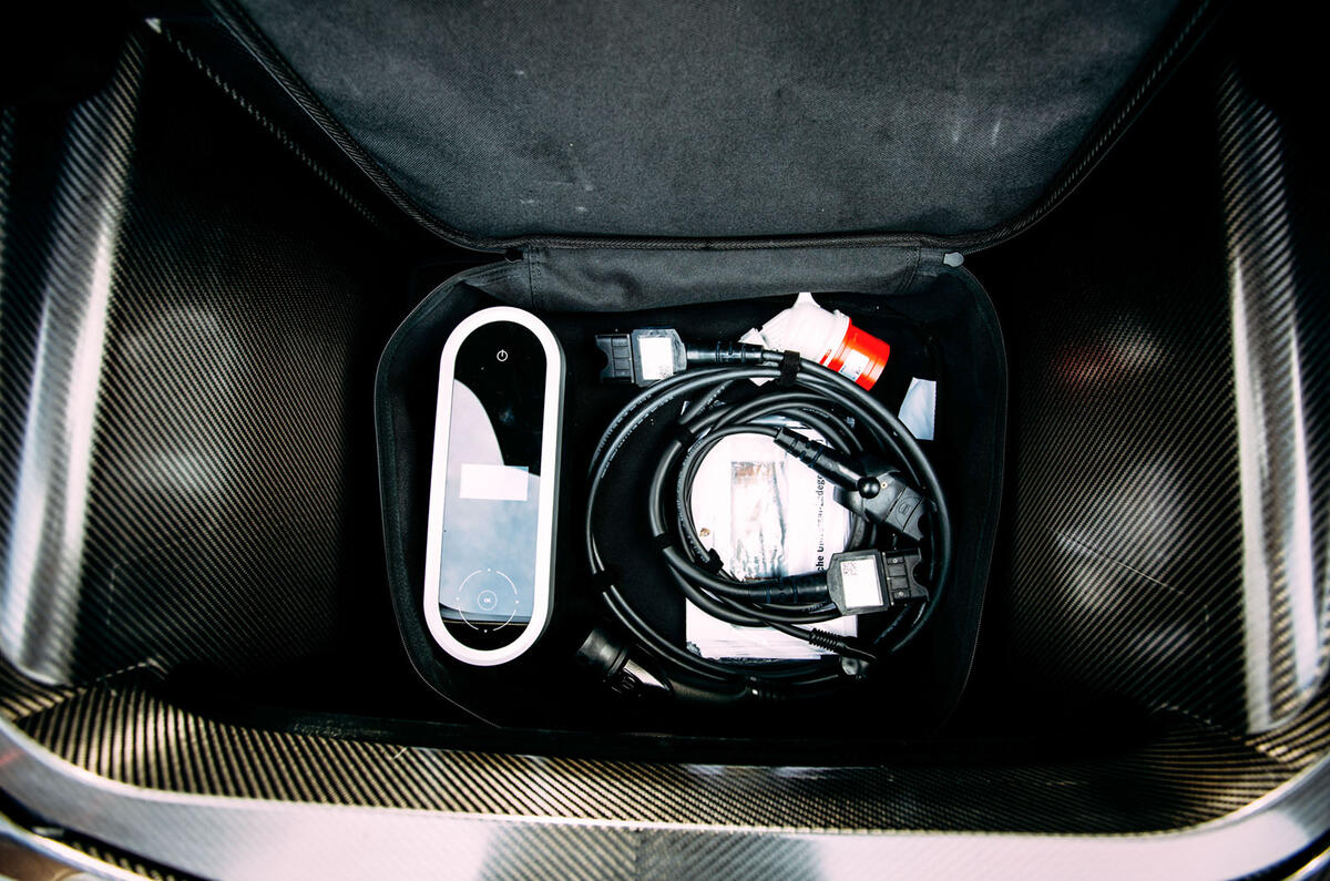 Porsche 918 Spyder Porsche 918 Spyder charging cable