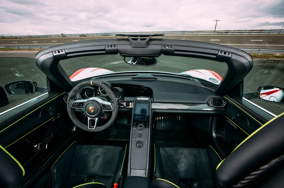 Porsche 918 Spyder Porsche 918 Spyder dashboard
