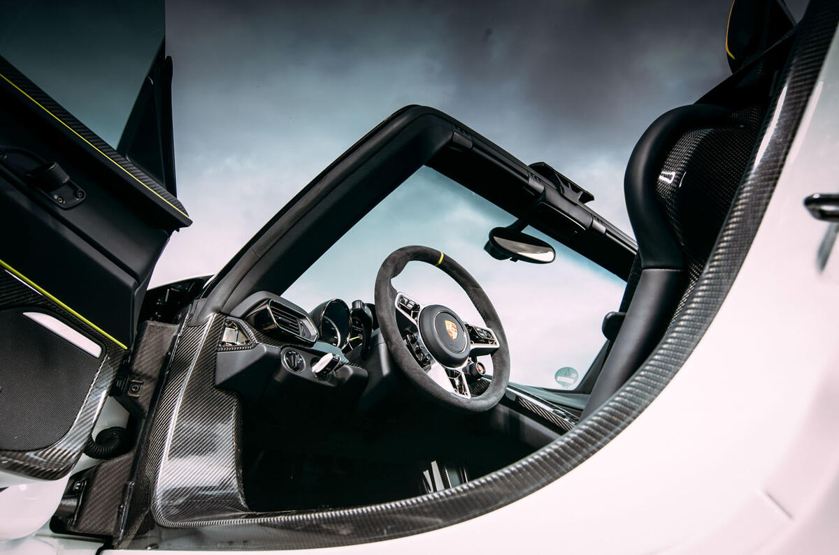 Porsche 918 Spyder Porsche 918 Spyder interior