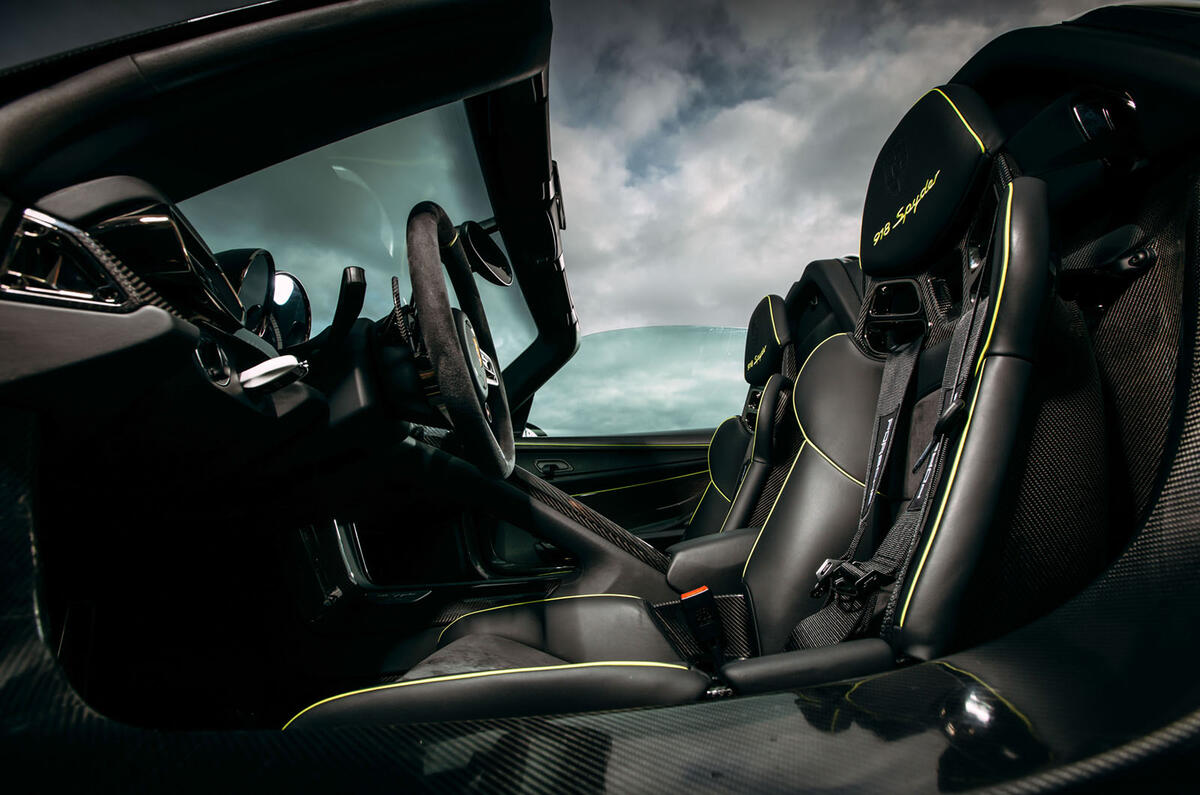 Porsche 918 Spyder Porsche 918 Spyder sport seats