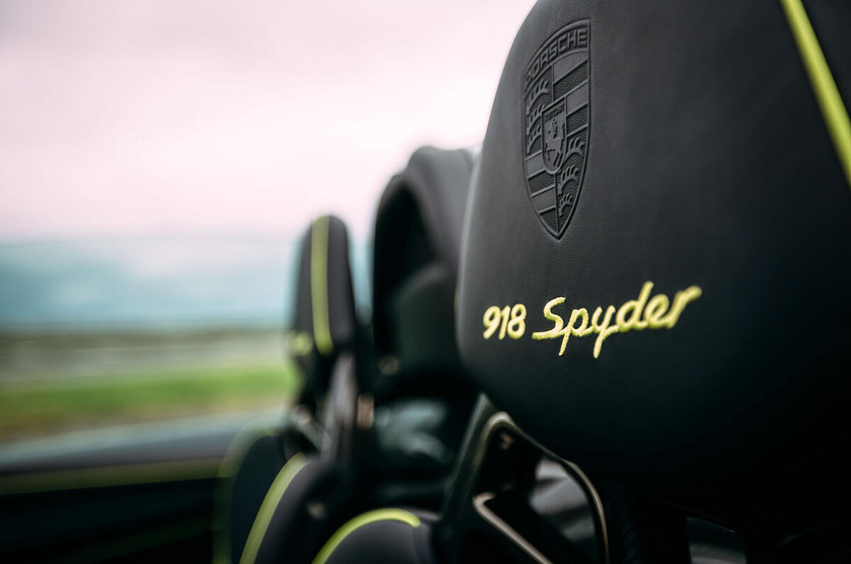 Porsche 918 Spyder Porsche 918 Spyder seat stitching