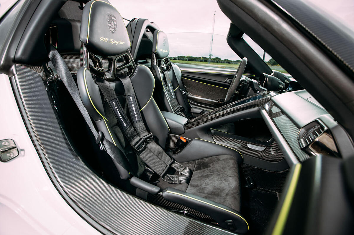 Porsche 918 Spyder Porsche 918 Spyder interior
