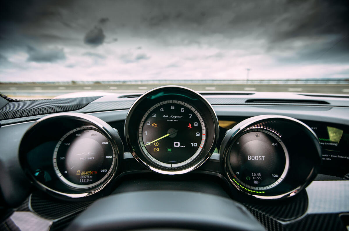 Porsche 918 Spyder Porsche 918 Spyder instrument cluster