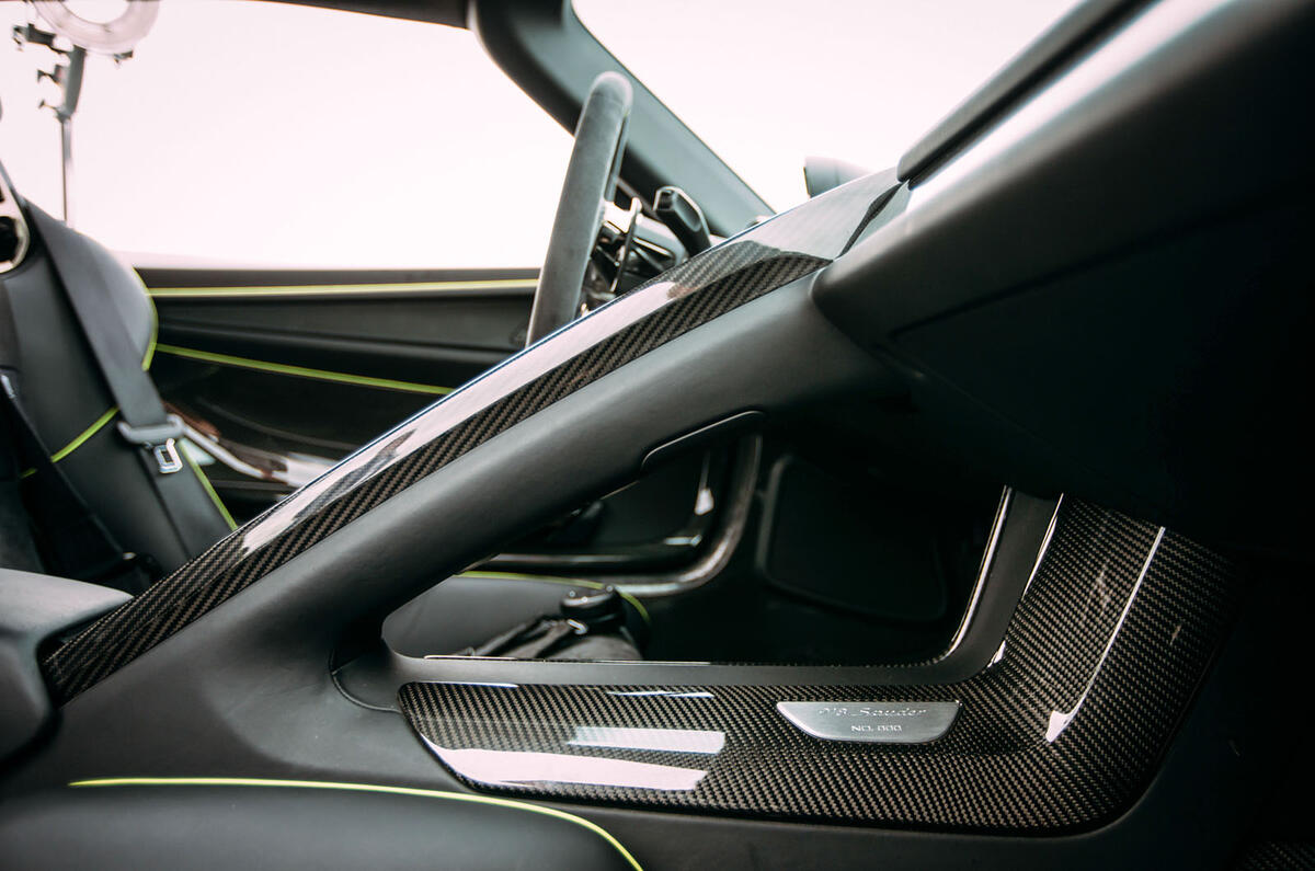 Porsche 918 Spyder Porsche 918 Spyder centre console
