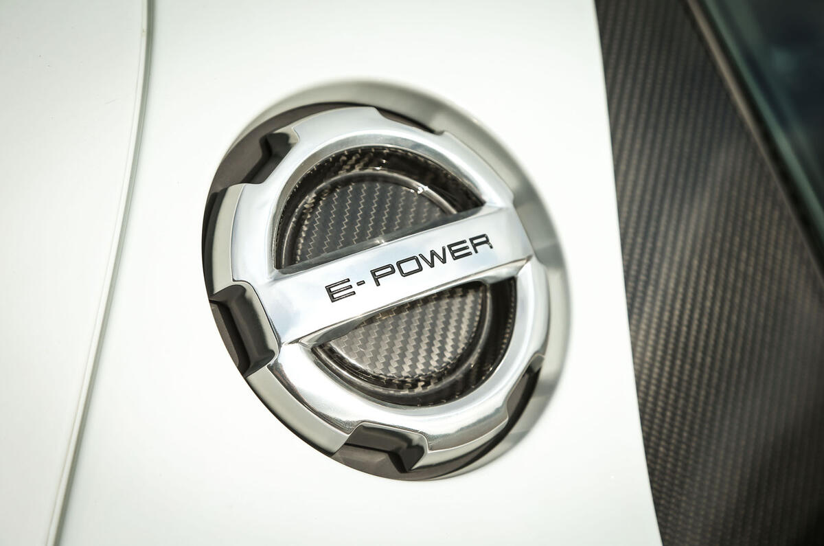 Porsche 918 Spyder Porsche 918 Spyder charging port