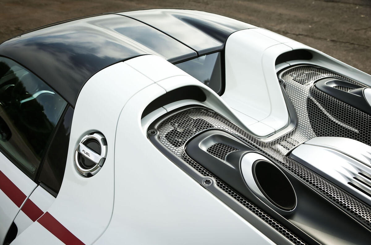Porsche 918 Spyder Porsche 918 Spyder exhaust pipes