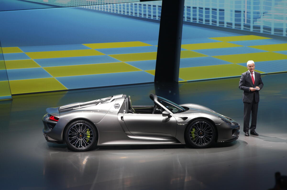 Porsche 918 Spyder unveiled