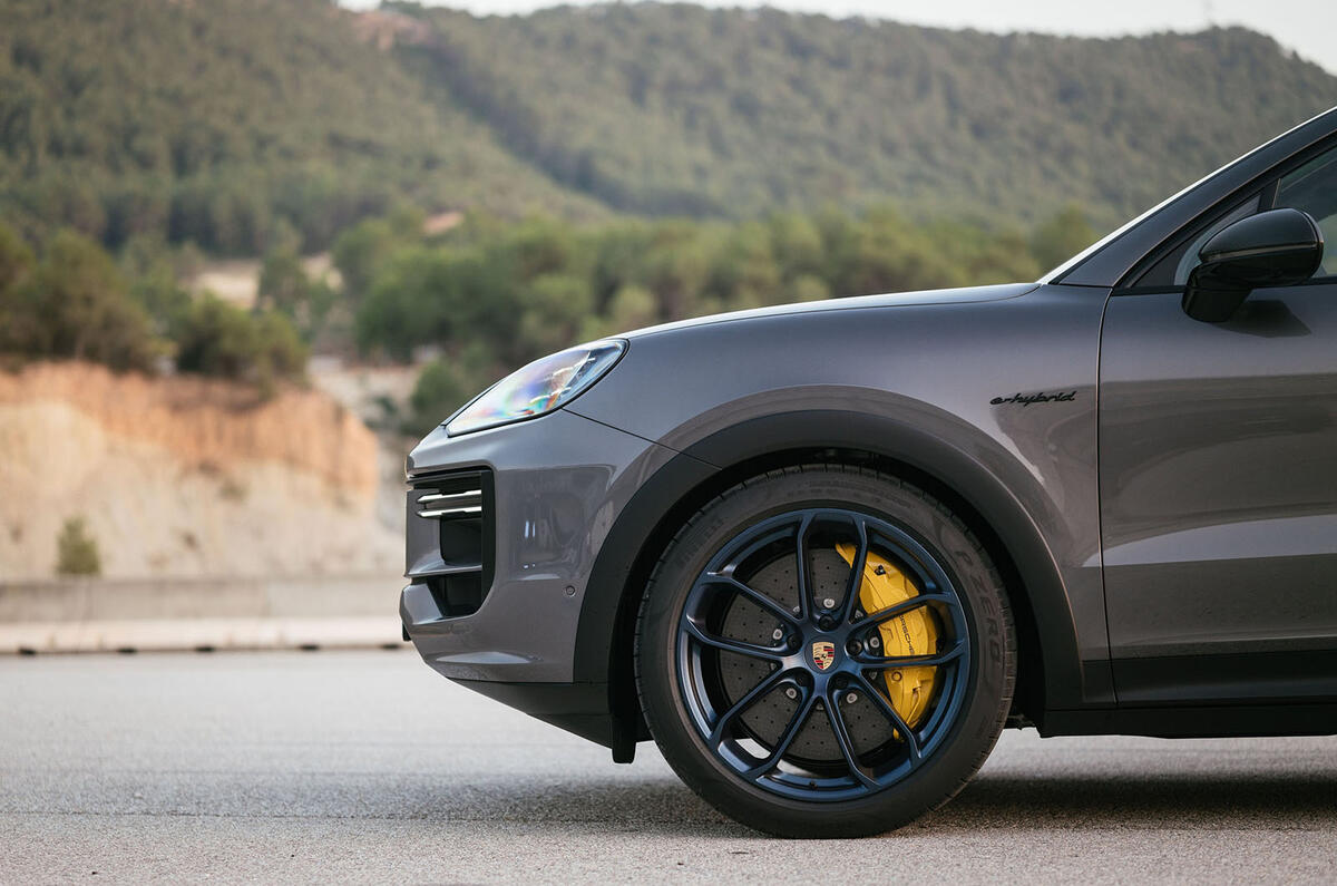 porsche cayenne turbo e hybrid 004 front detail